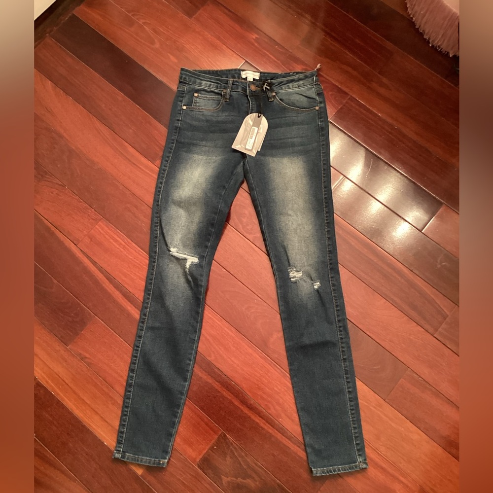 NWT Kendall & Kylie jeans size 3/4